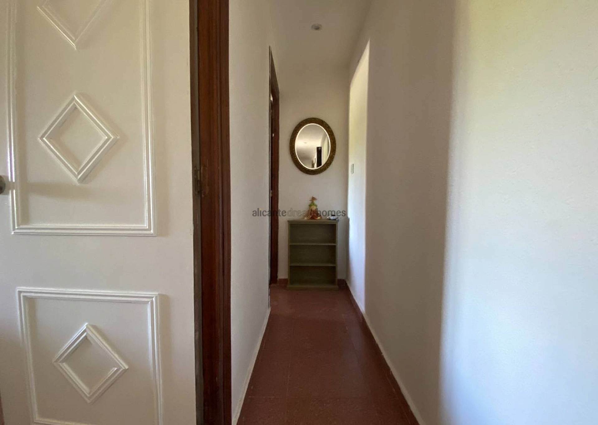 Resale - 6 Bedroom 3 Bathroom Country house in Sax -  - Alicante
