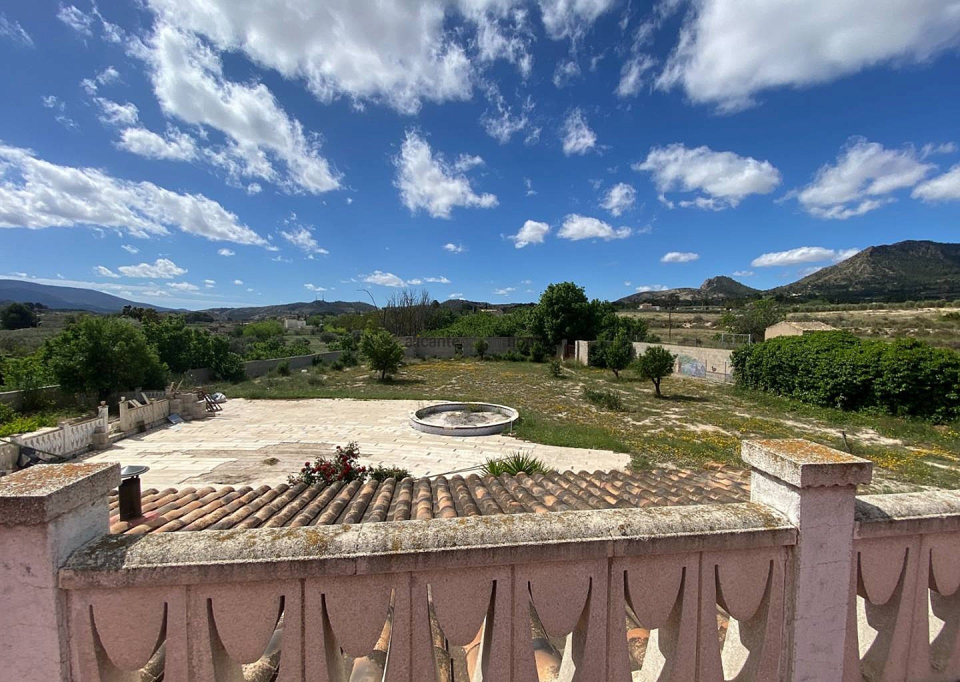 Resale - 6 Bedroom 3 Bathroom Country house in Sax -  - Alicante