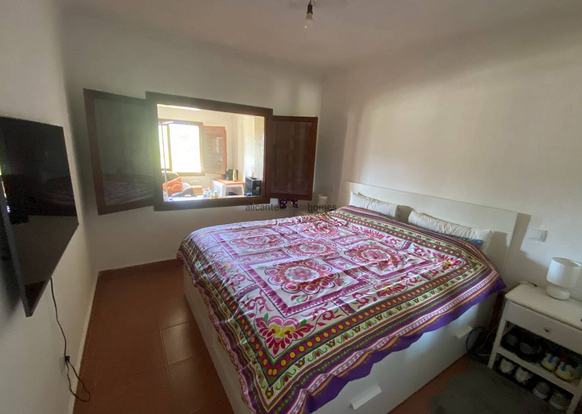 Resale - 6 Bedroom 3 Bathroom Country house in Sax -  - Alicante