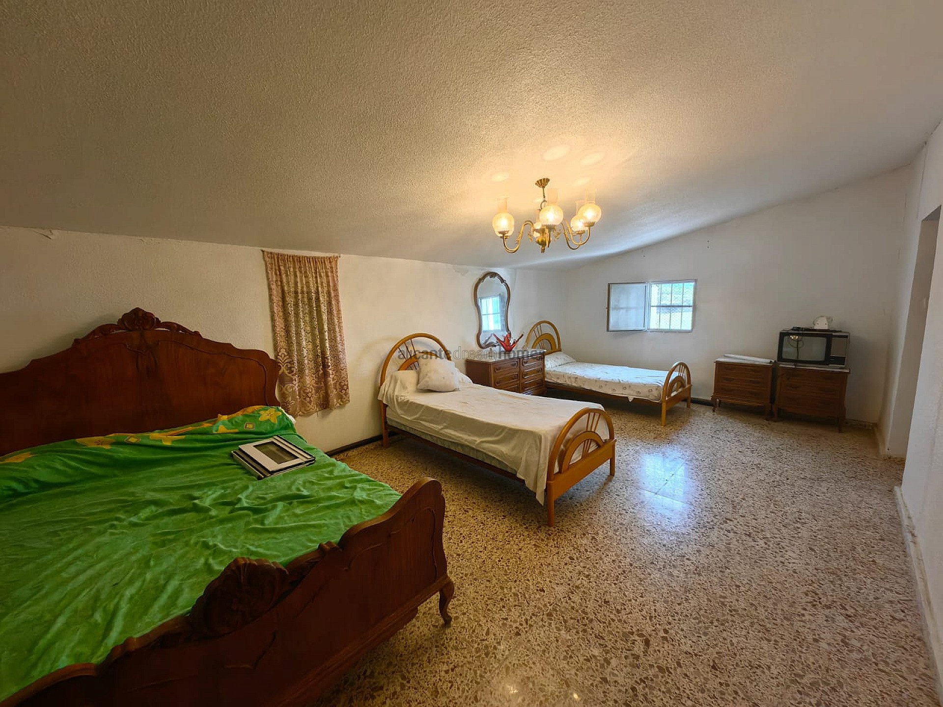 Resale - 5 Bedroom 1 Bathroom Cave House in Raspay -  - Murcia