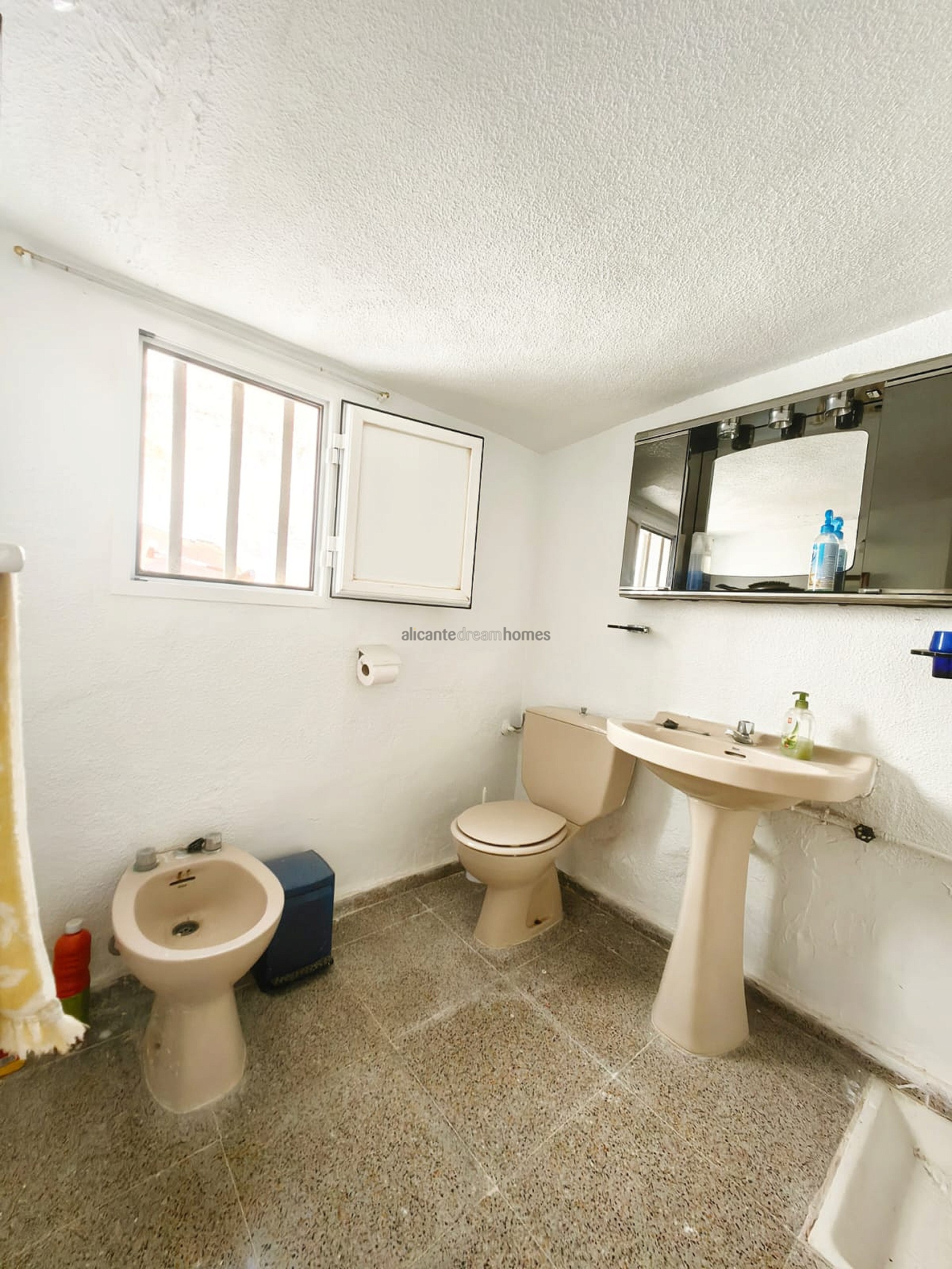 Resale - 5 Bedroom 1 Bathroom Cave House in Raspay -  - Murcia