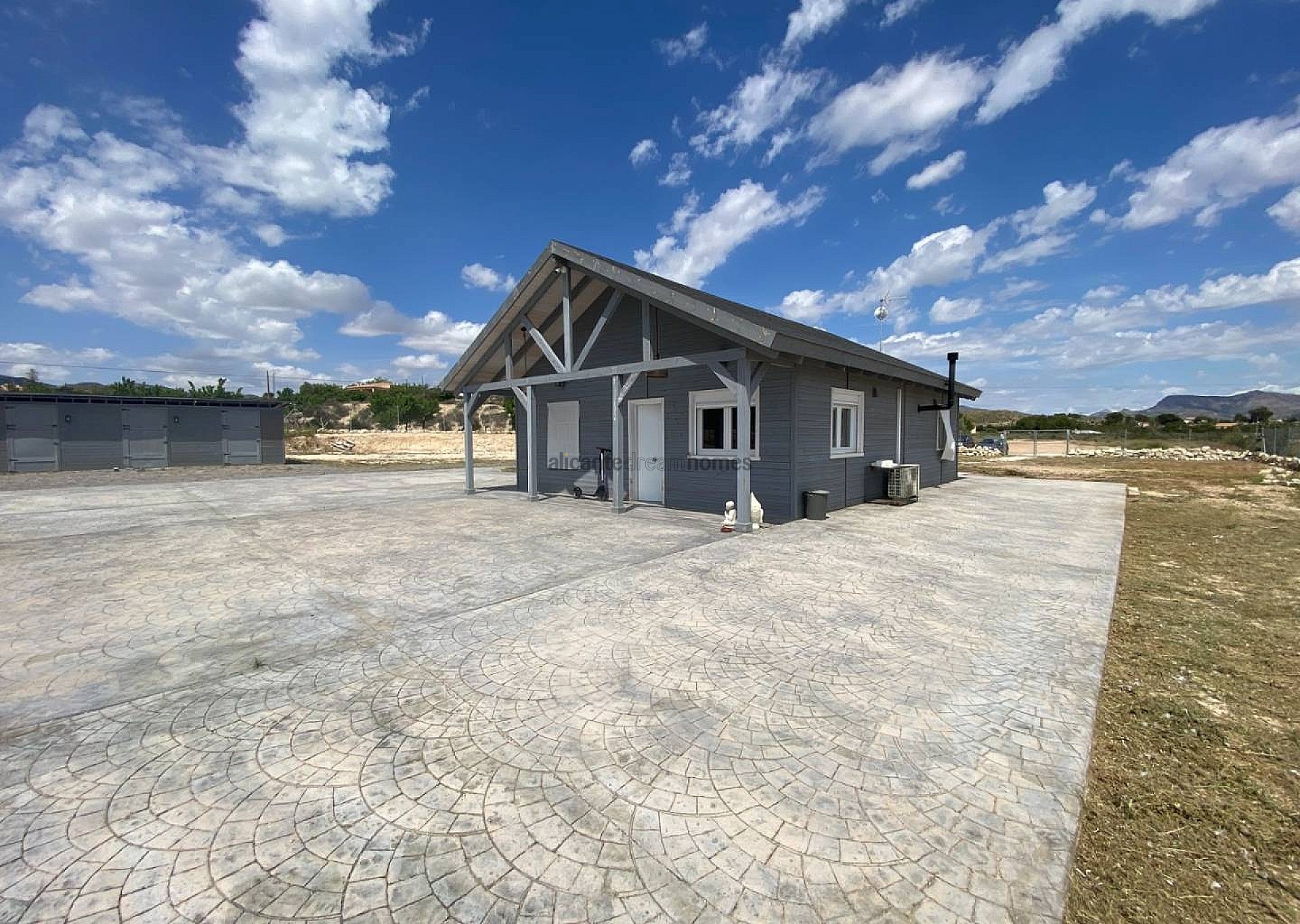 Resale - 3 Bedroom 1 Bathroom Wooden House in Monóvar -  - Alicante