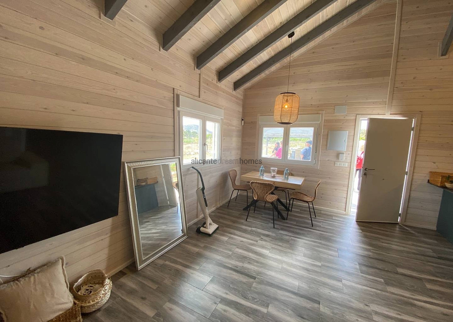 Resale - 3 Bedroom 1 Bathroom Wooden House in Monóvar -  - Alicante