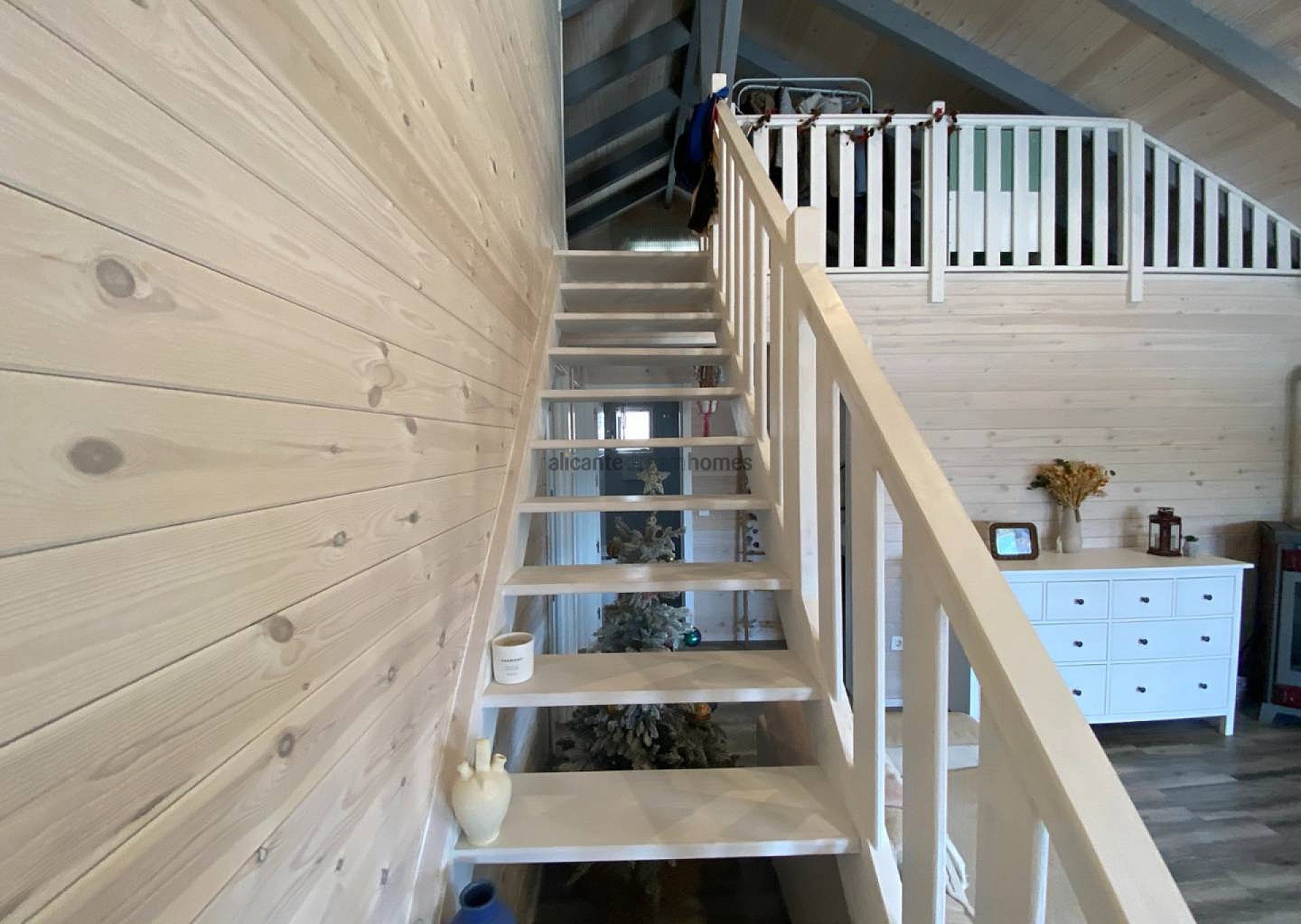 Resale - 3 Bedroom 1 Bathroom Wooden House in Monóvar -  - Alicante