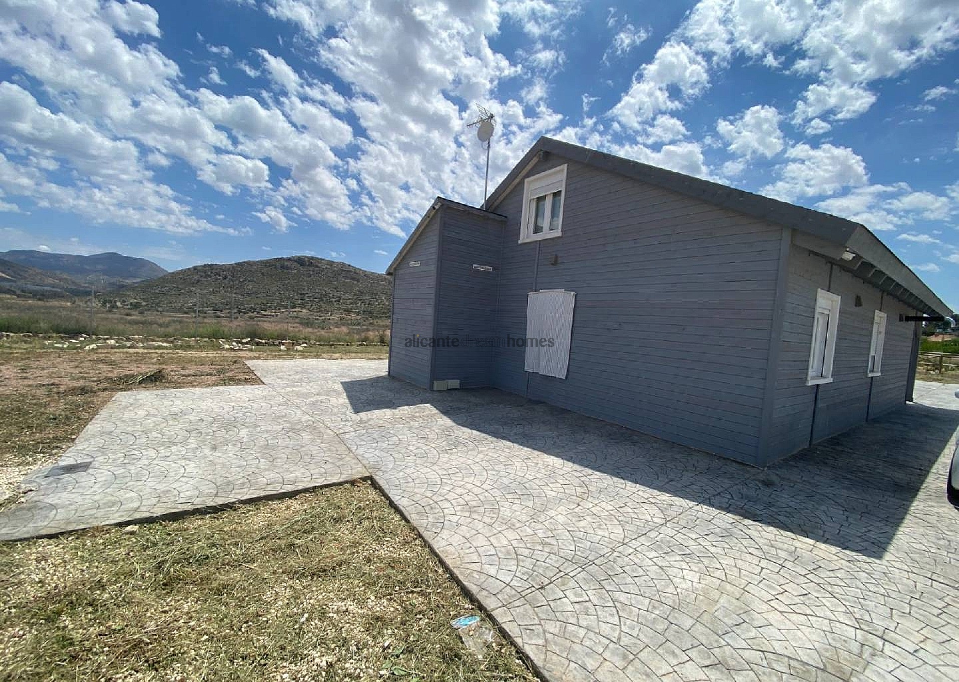 Resale - 3 Bedroom 1 Bathroom Wooden House in Monóvar -  - Alicante