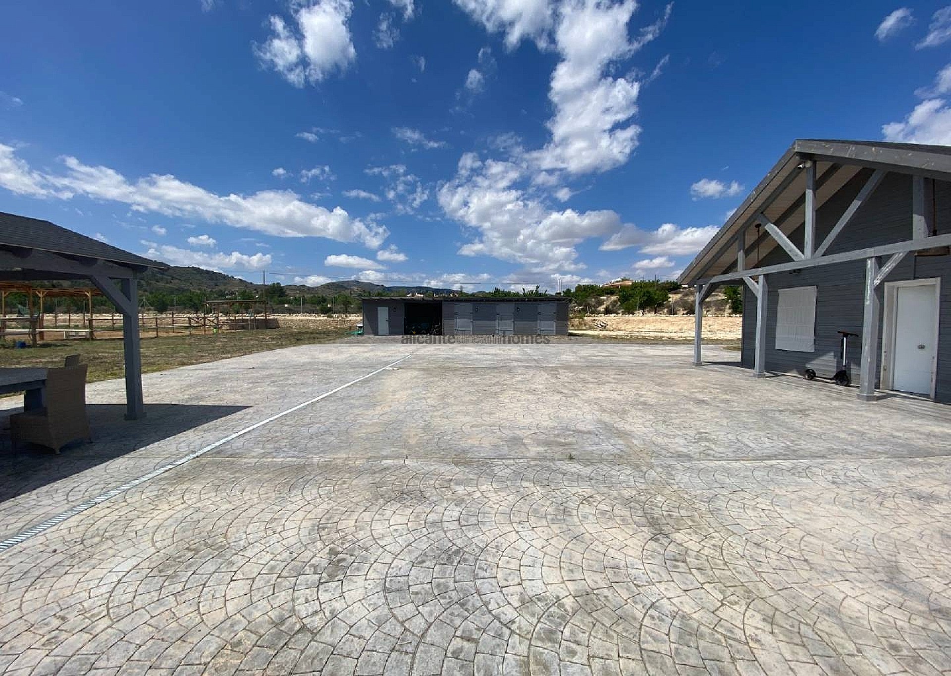 Resale - 3 Bedroom 1 Bathroom Wooden House in Monóvar -  - Alicante