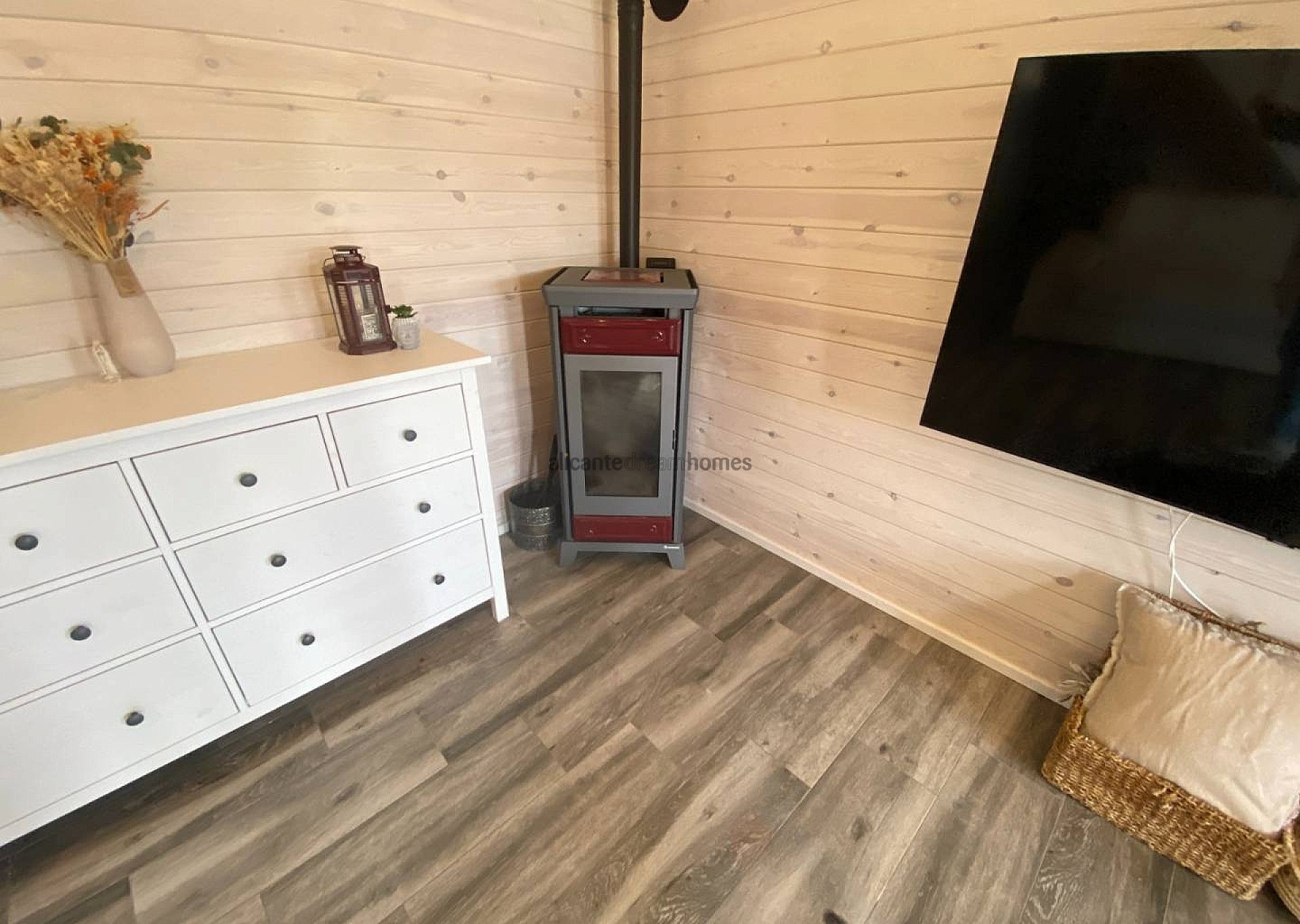 Resale - 3 Bedroom 1 Bathroom Wooden House in Monóvar -  - Alicante