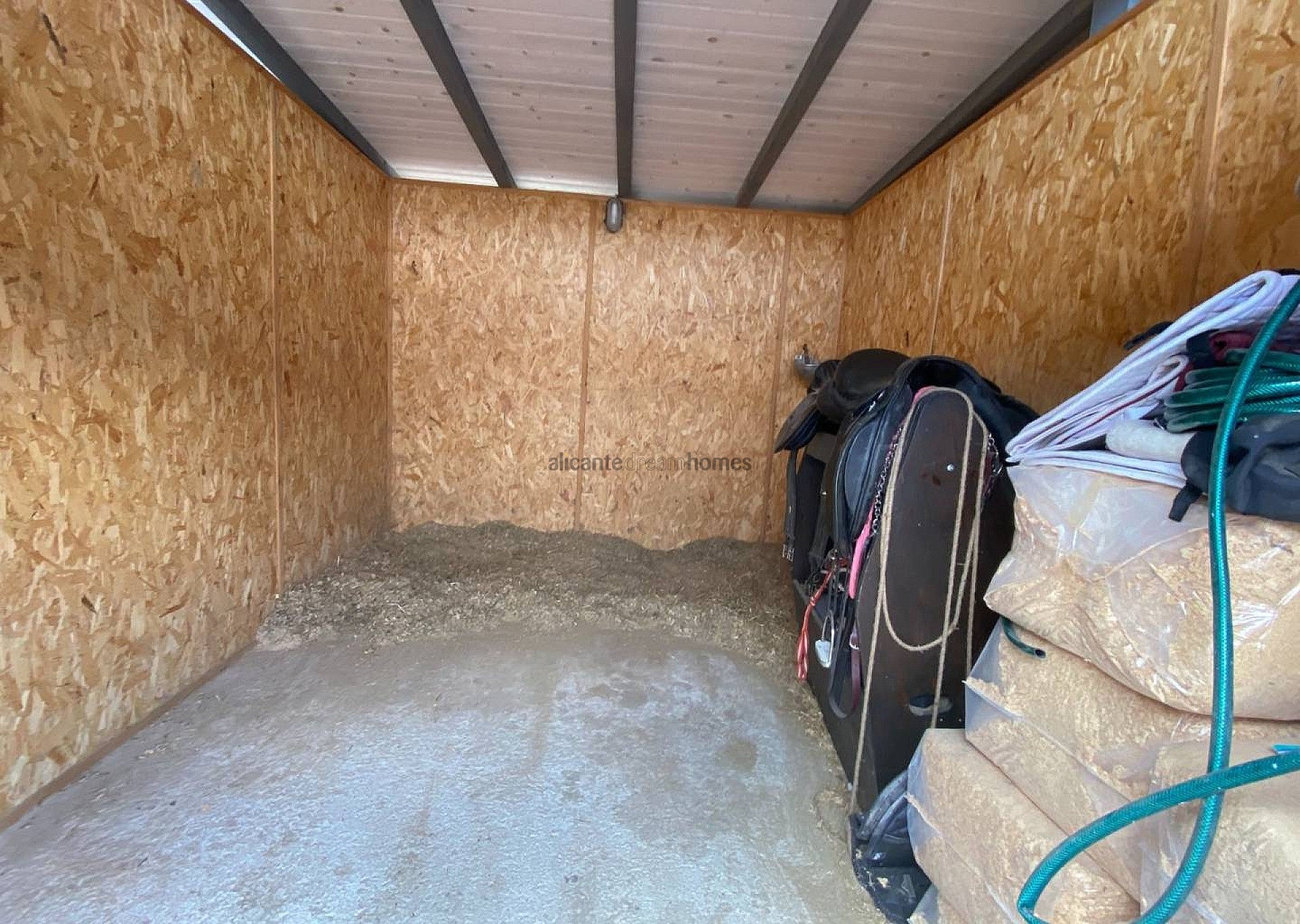 Resale - 3 Bedroom 1 Bathroom Wooden House in Monóvar -  - Alicante