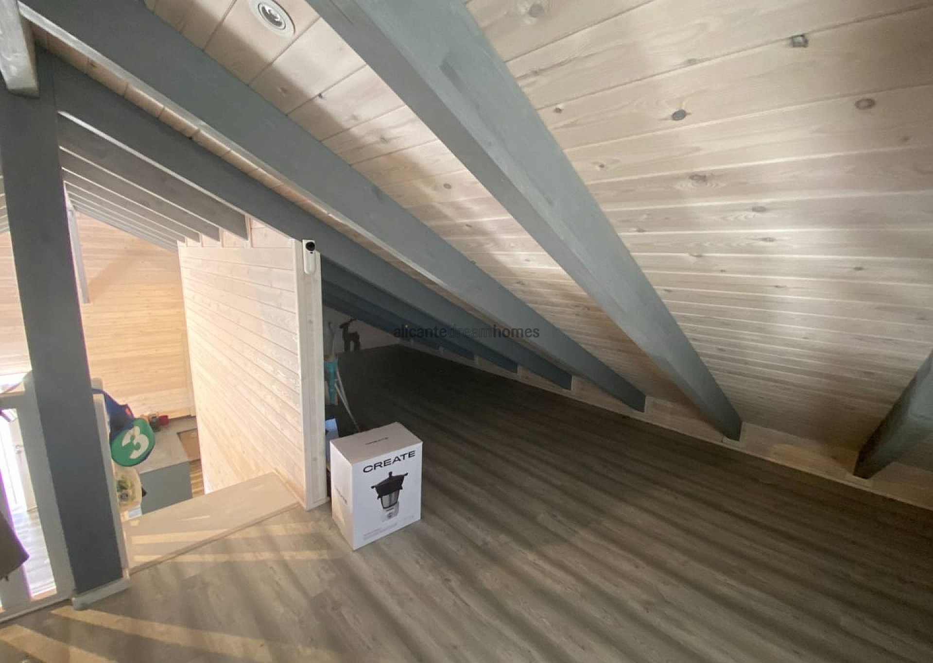 Resale - 3 Bedroom 1 Bathroom Wooden House in Monóvar -  - Alicante