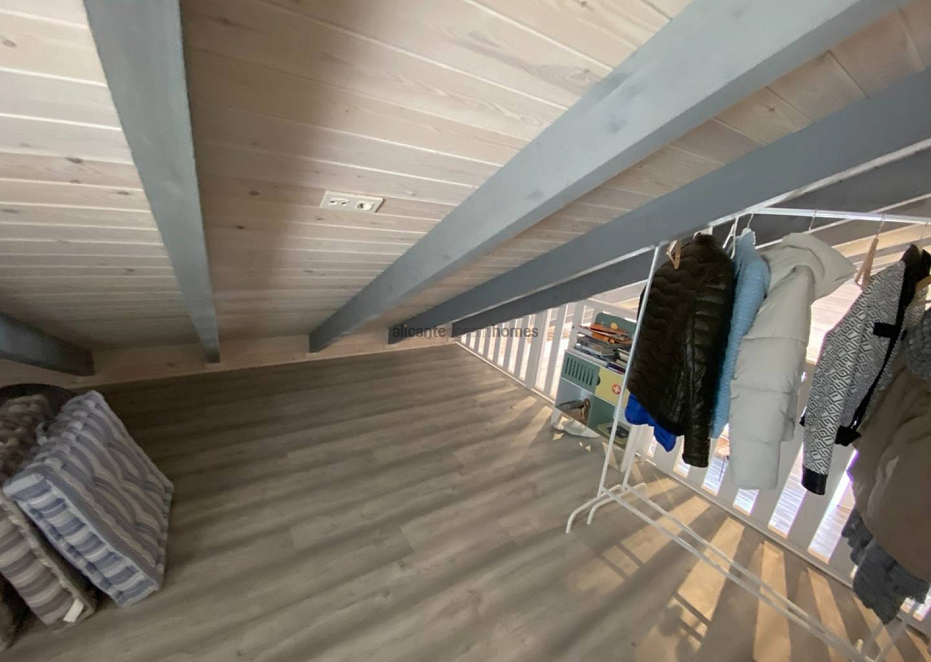 Resale - 3 Bedroom 1 Bathroom Wooden House in Monóvar -  - Alicante