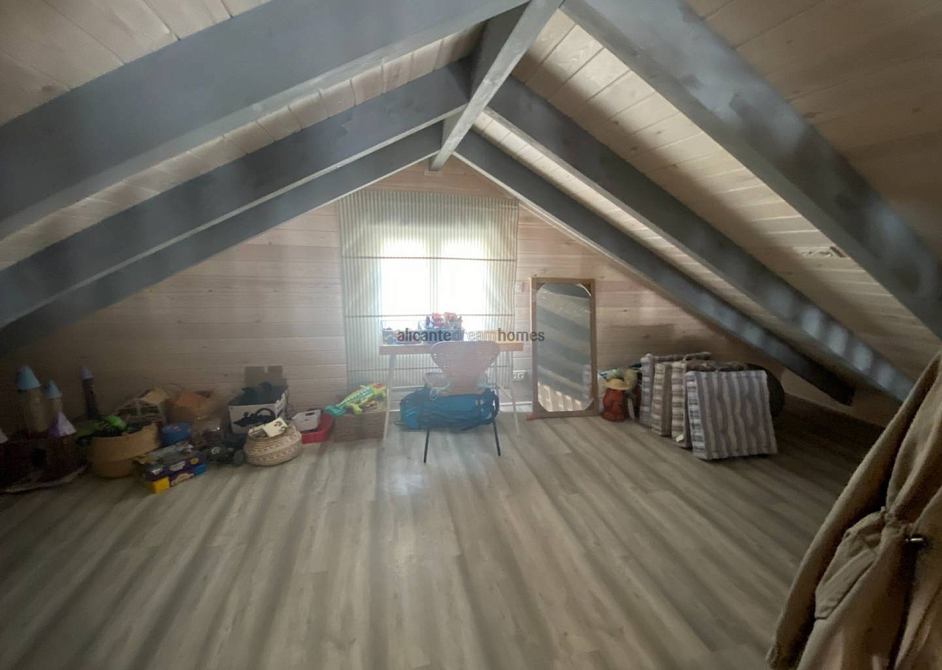 Resale - 3 Bedroom 1 Bathroom Wooden House in Monóvar -  - Alicante