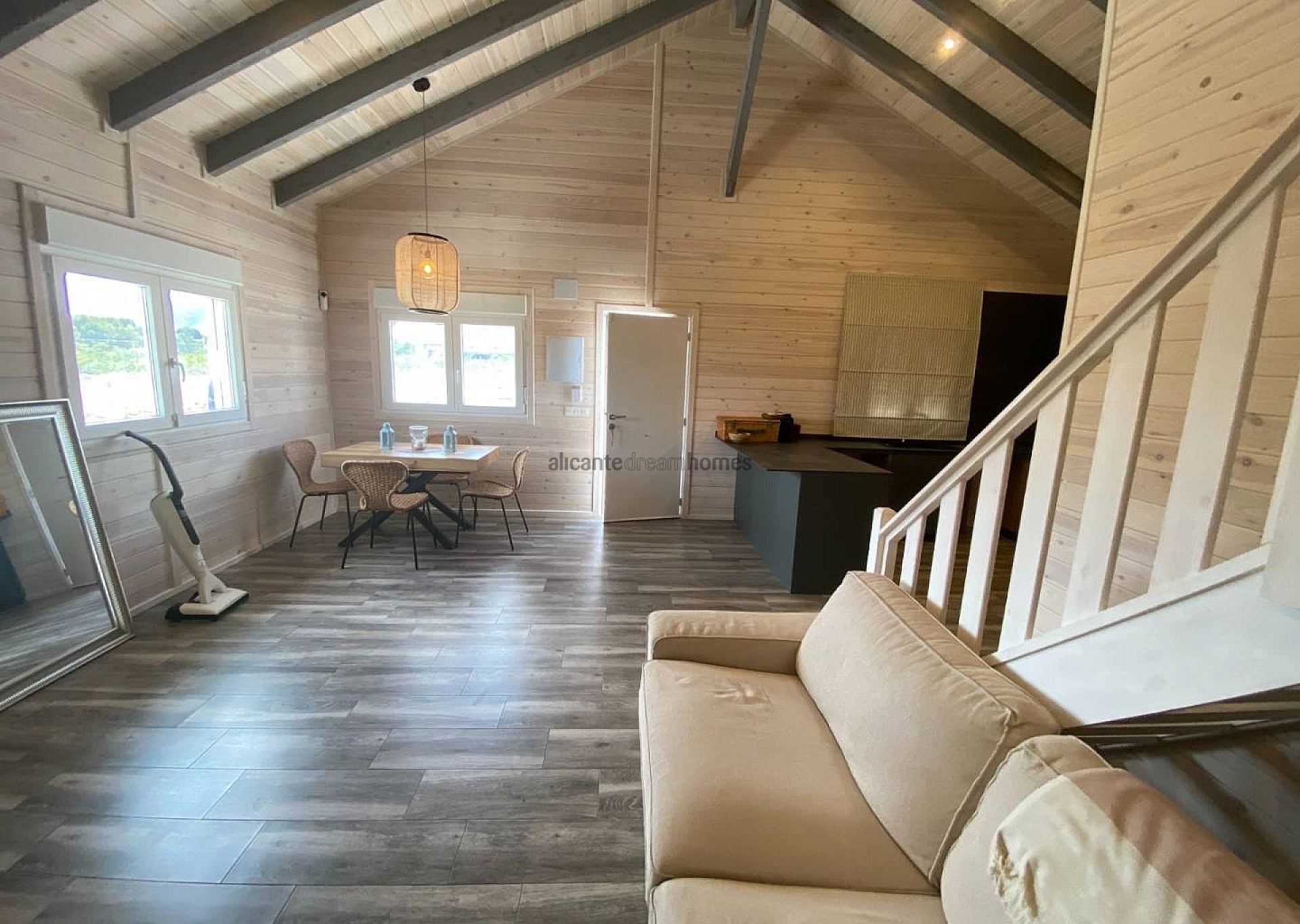 Resale - 3 Bedroom 1 Bathroom Wooden House in Monóvar -  - Alicante