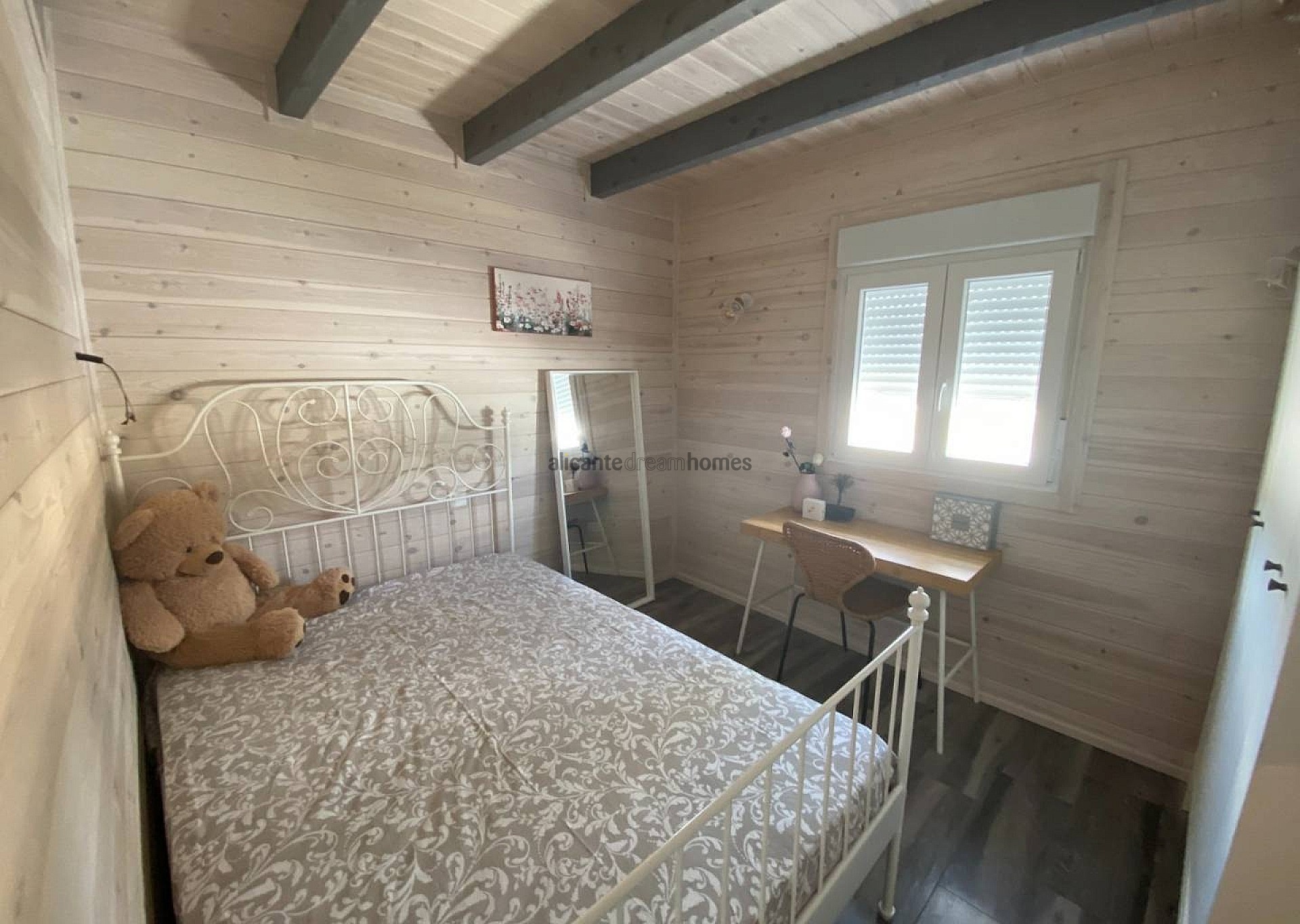 Resale - 3 Bedroom 1 Bathroom Wooden House in Monóvar -  - Alicante