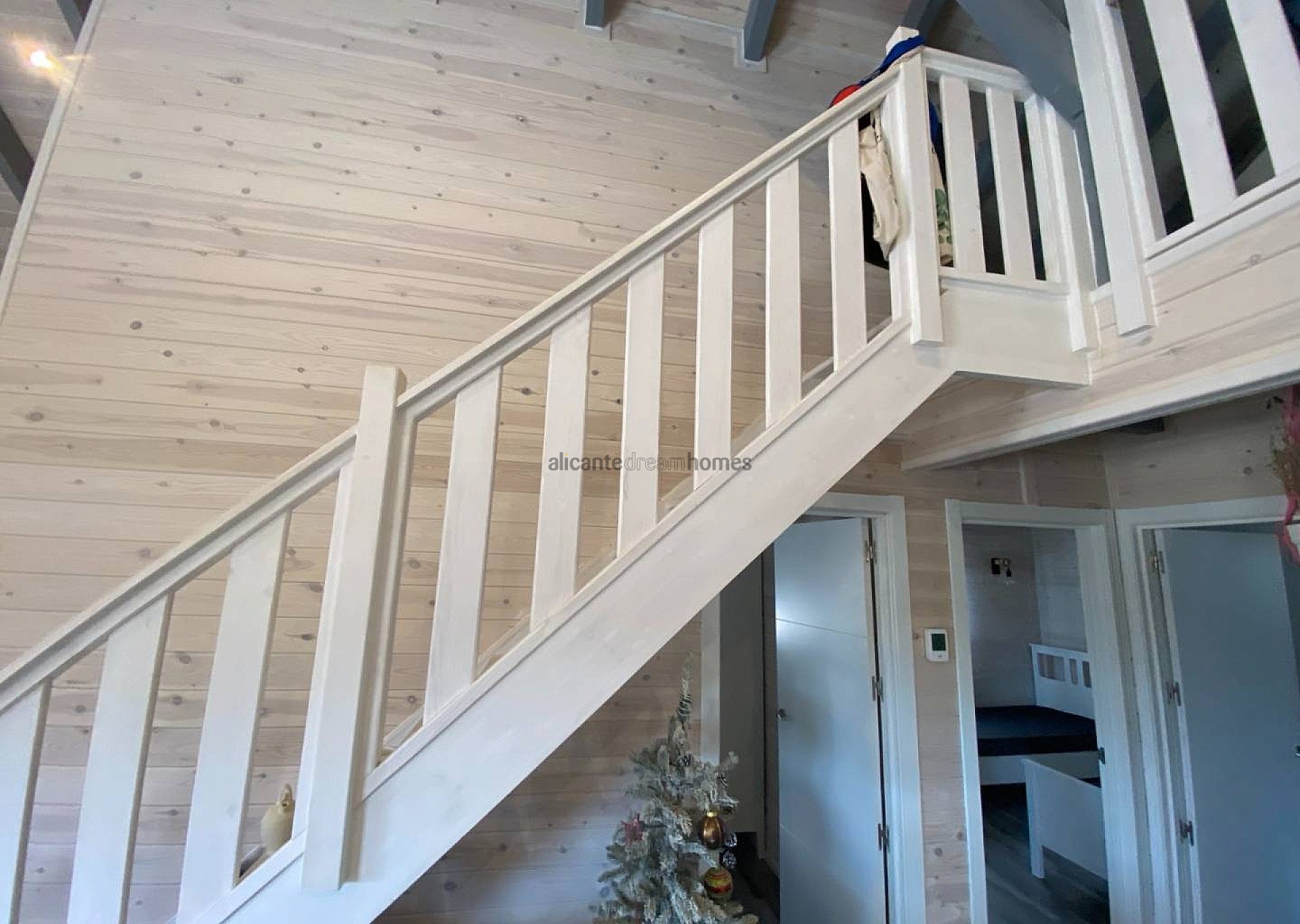 Resale - 3 Bedroom 1 Bathroom Wooden House in Monóvar -  - Alicante