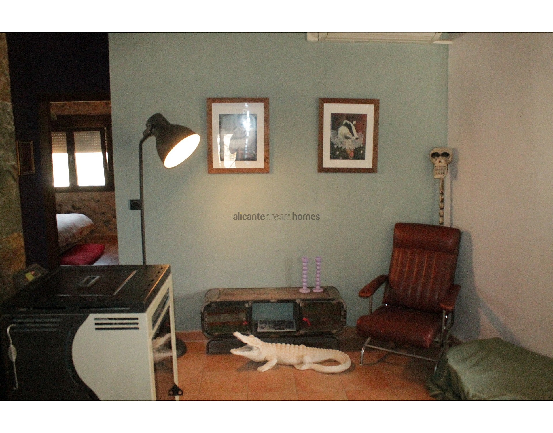 Resale - 3 Bedroom 2 Bathroom Country house in Villena -  - Alicante