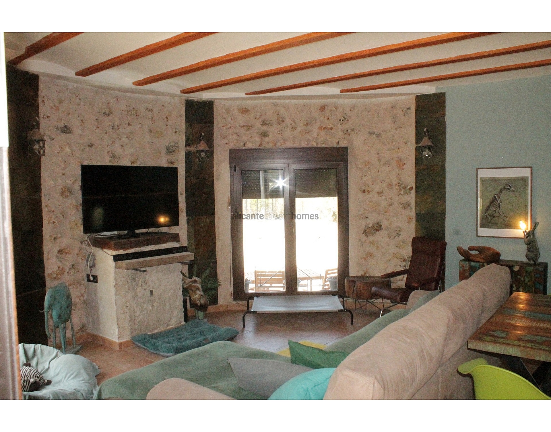 Resale - 3 Bedroom 2 Bathroom Country house in Villena -  - Alicante