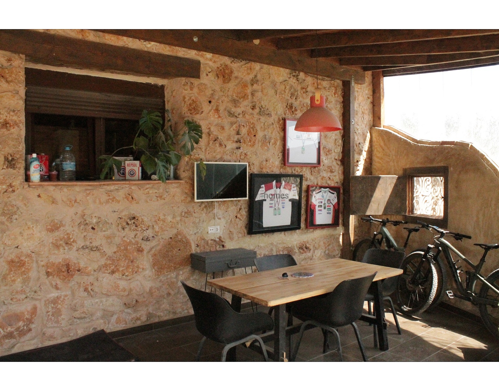 Resale - 3 Bedroom 2 Bathroom Country house in Villena -  - Alicante