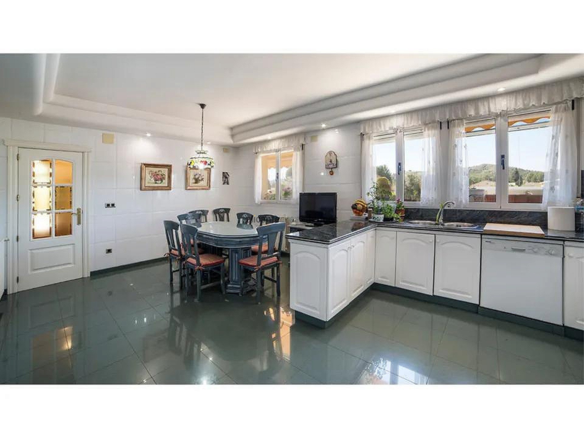 Resale - 6 Bedroom 4 Bathroom Villa in Yecla -  - Murcia