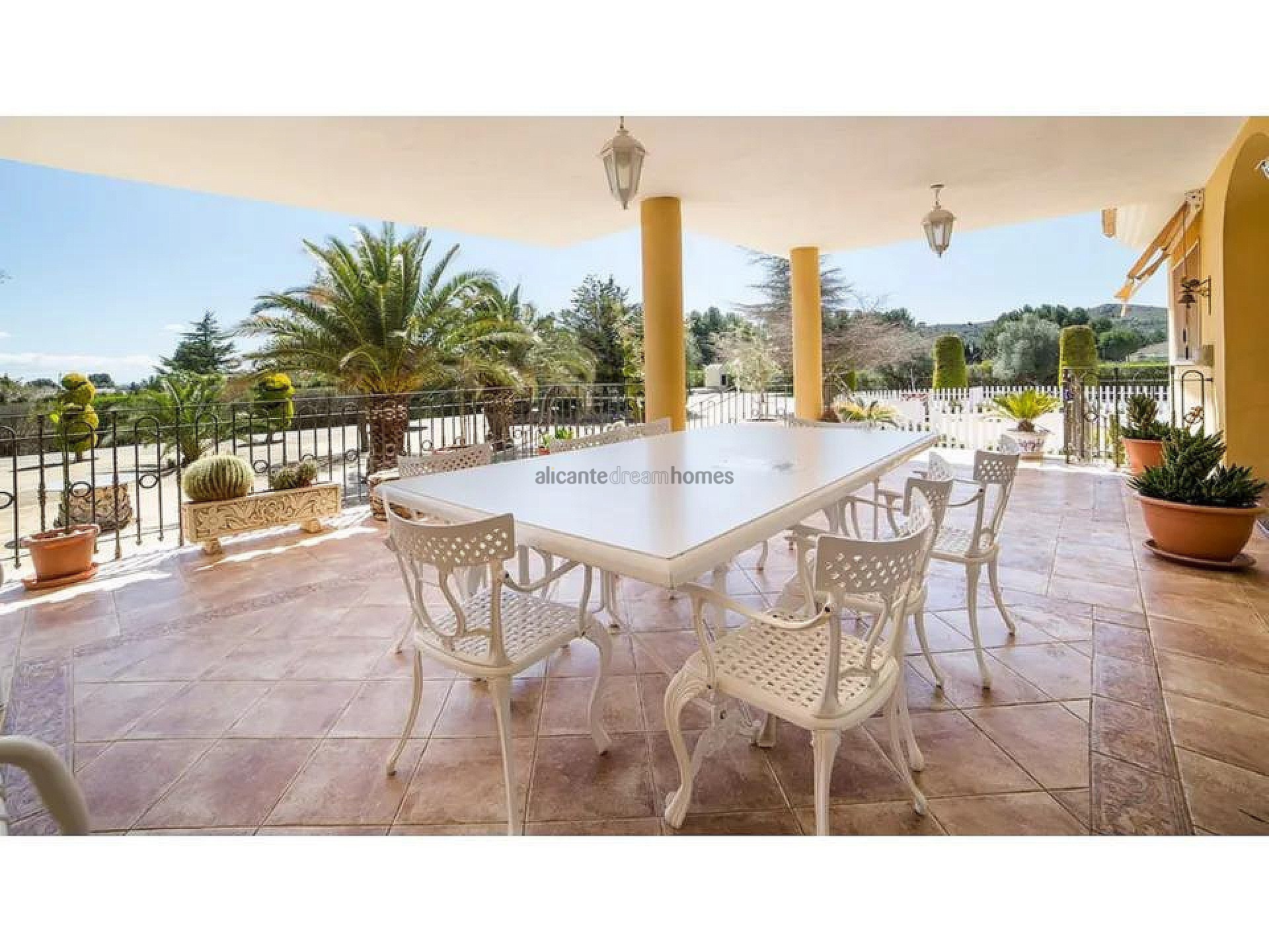 Resale - 6 Bedroom 4 Bathroom Villa in Yecla -  - Murcia
