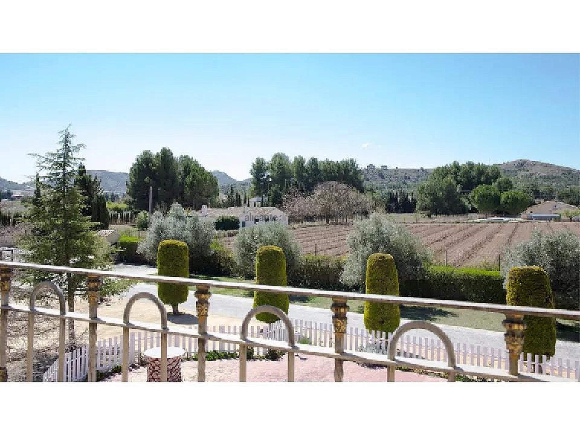 Resale - 6 Bedroom 4 Bathroom Villa in Yecla -  - Murcia