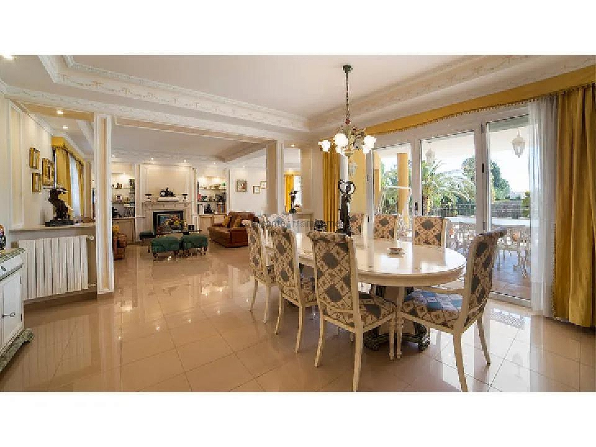Resale - 6 Bedroom 4 Bathroom Villa in Yecla -  - Murcia