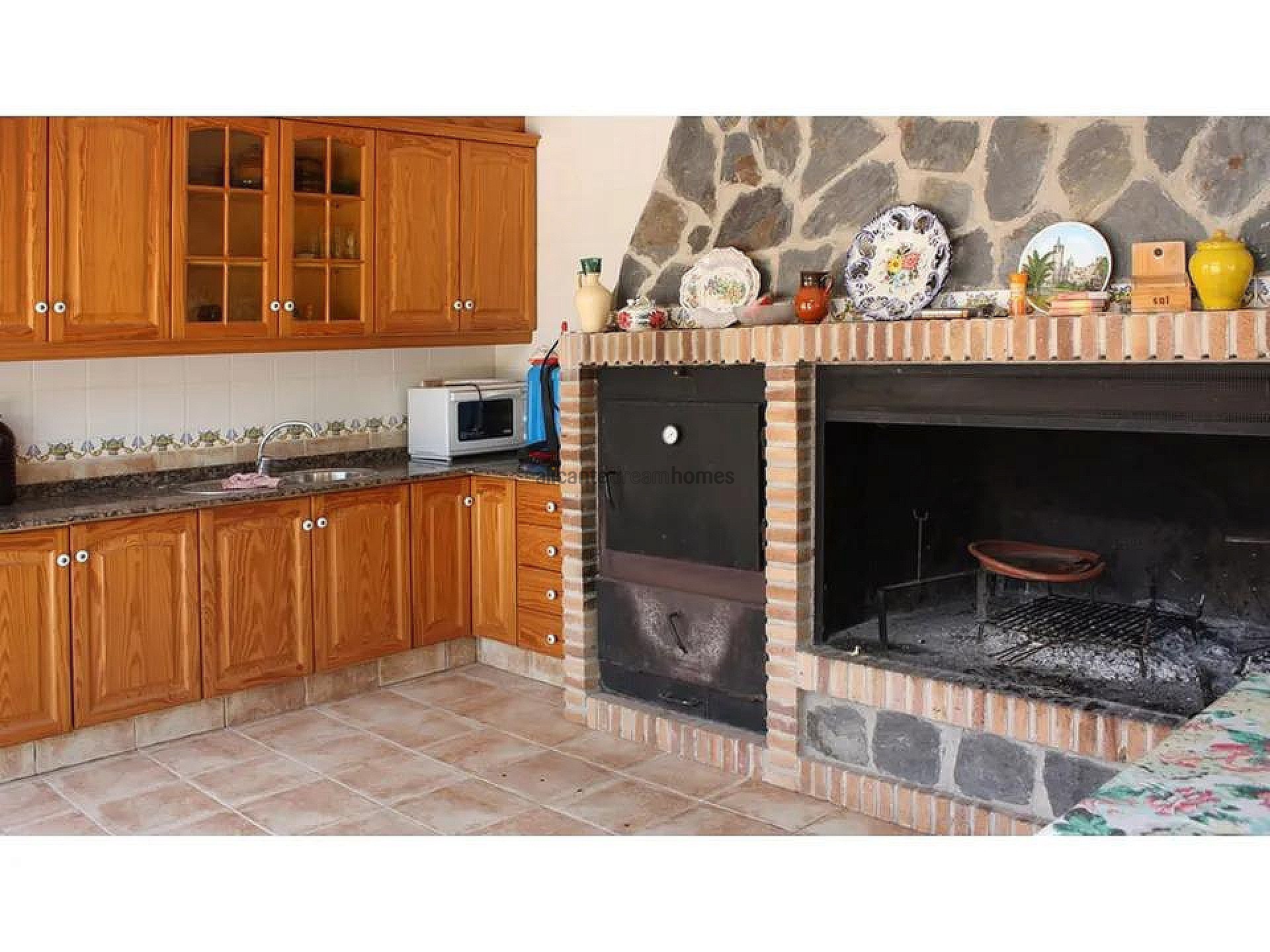 Resale - 6 Bedroom 4 Bathroom Villa in Yecla -  - Murcia
