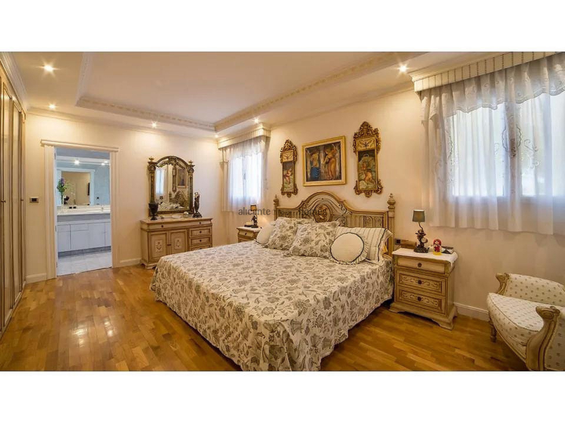 Resale - 6 Bedroom 4 Bathroom Villa in Yecla -  - Murcia