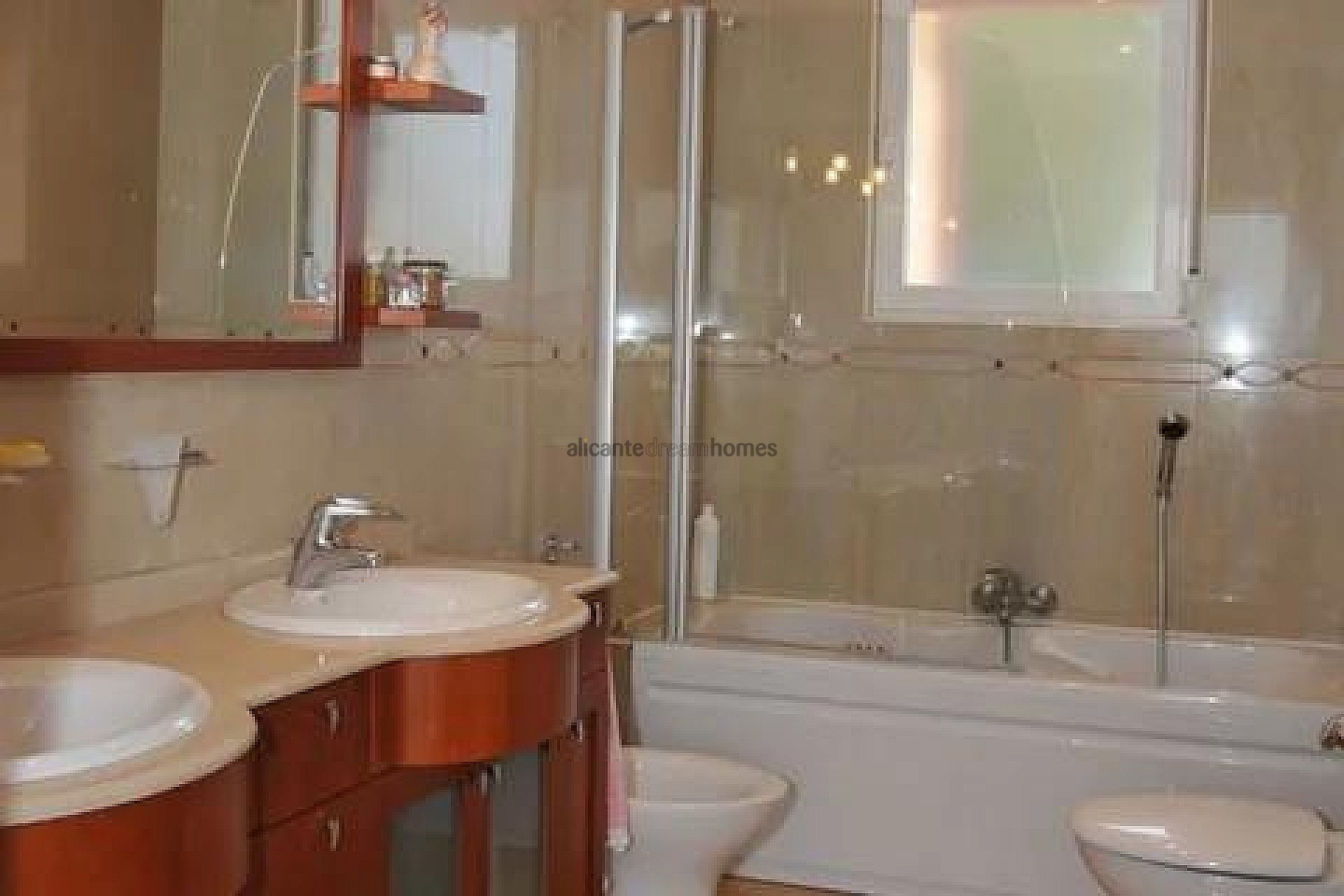 Resale - 6 Bedroom 3 Bathroom Country house in Yecla -  - Murcia