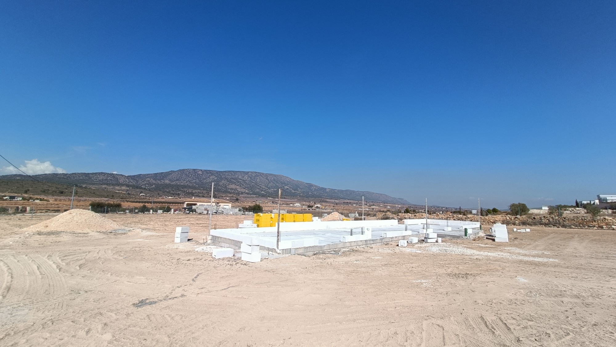 Resale - 3 Bedroom 2 Bathroom Villa in Pinoso -  - Alicante
