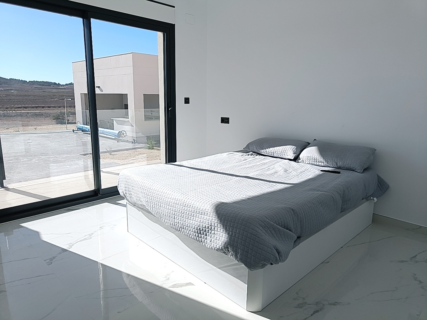 Resale - 6 Bedroom 4 Bathroom Villa in Pinoso -  - Alicante