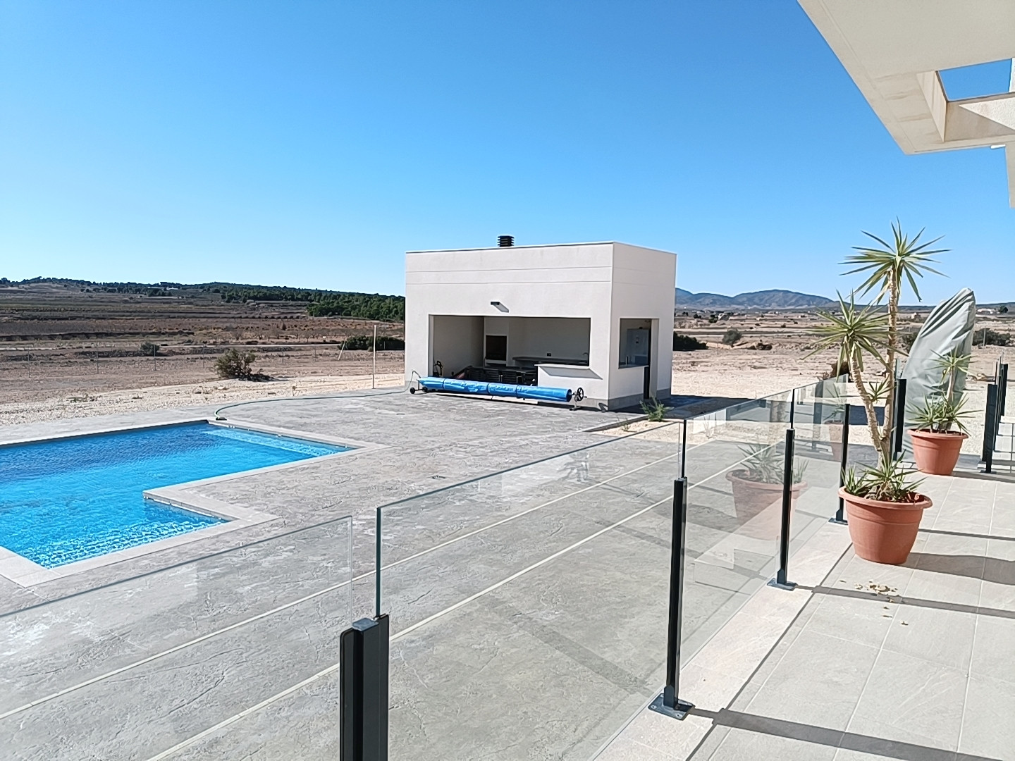 Resale - 6 Bedroom 4 Bathroom Villa in Pinoso -  - Alicante