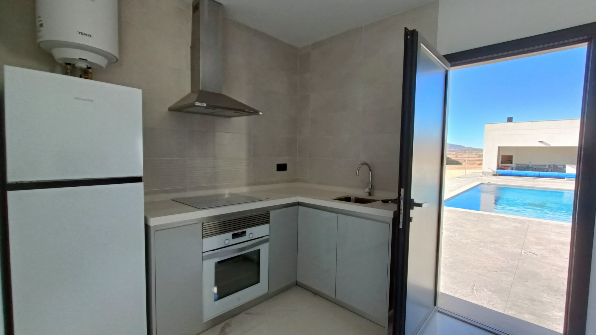 Resale - 6 Bedroom 4 Bathroom Villa in Pinoso -  - Alicante
