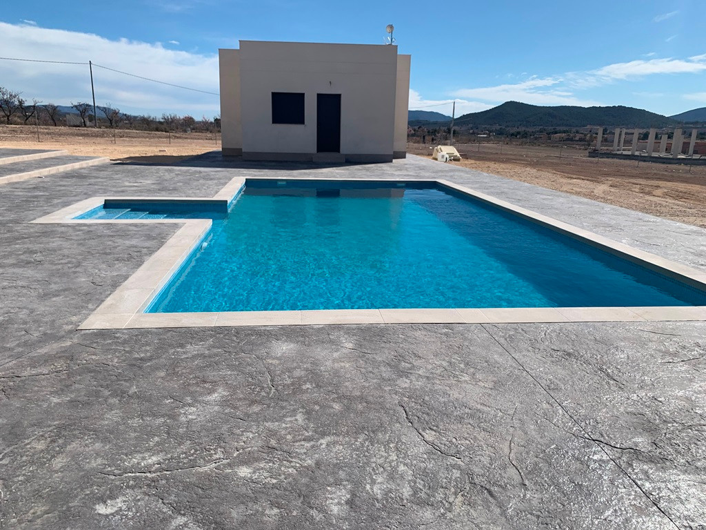 Resale - 6 Bedroom 4 Bathroom Villa in Pinoso -  - Alicante