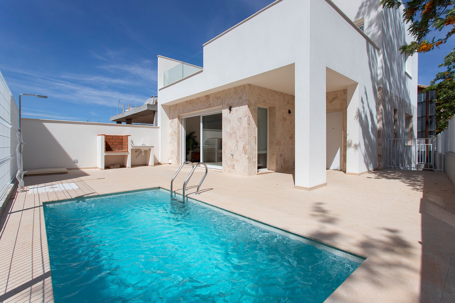 Resale - 3 Bedroom 3 Bathroom Villa in Hondón de las Nieves -  - Alicante