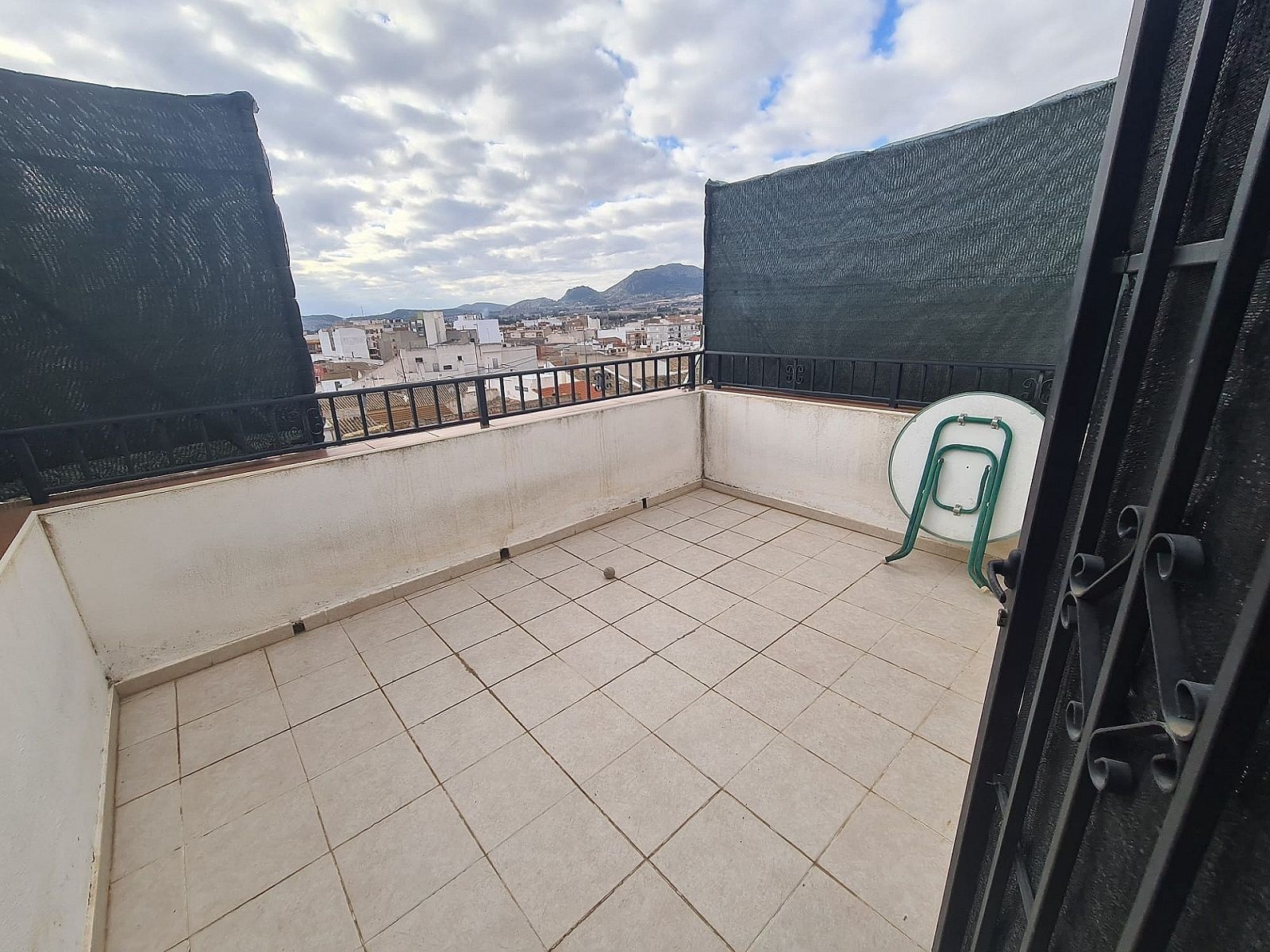 Resale - 3 Bedroom 1 Bathroom Townhouse in Sax -  - Alicante