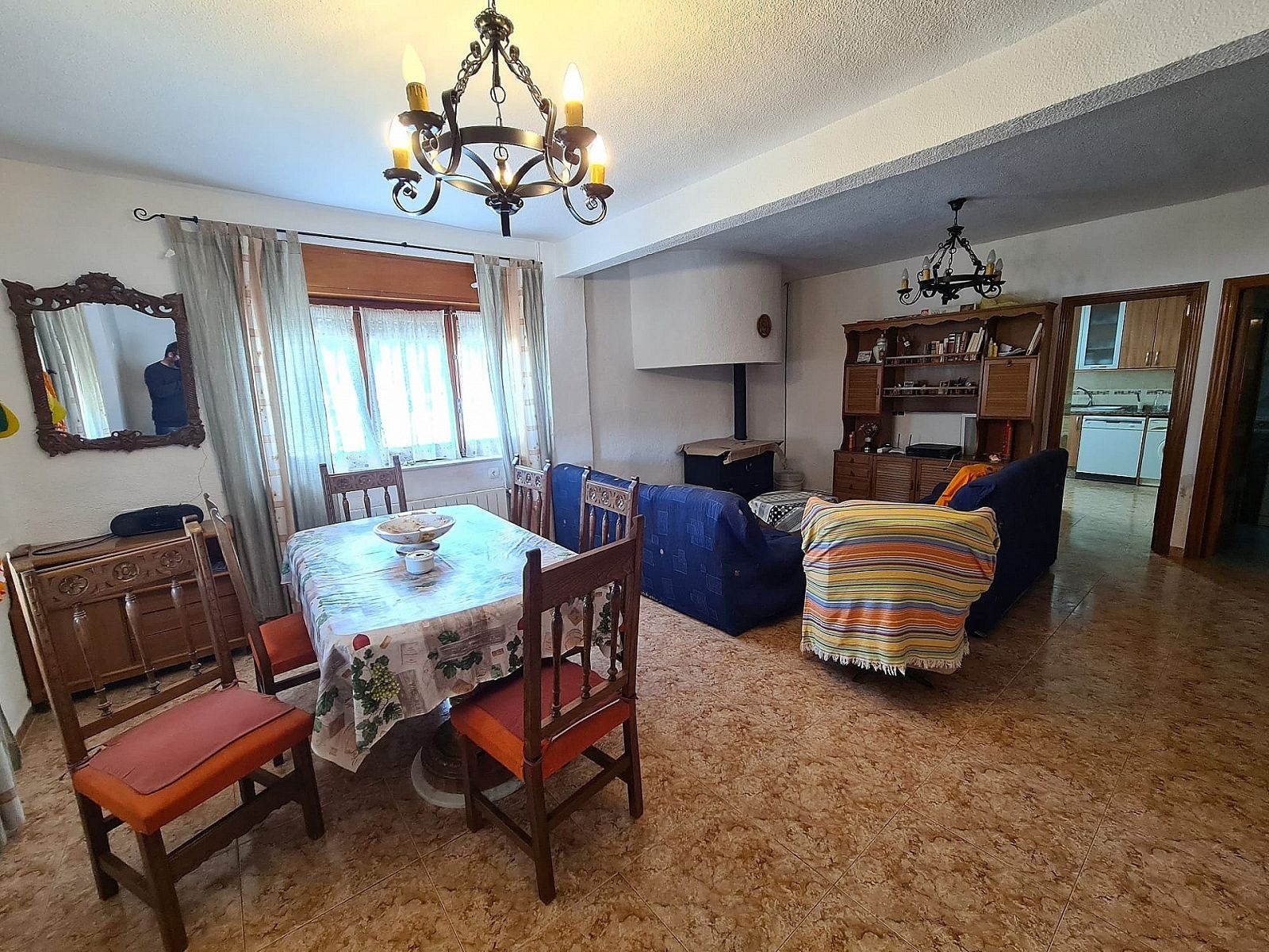 Resale - 4 Bedroom 2 Bathroom Country house in Sax -  - Alicante