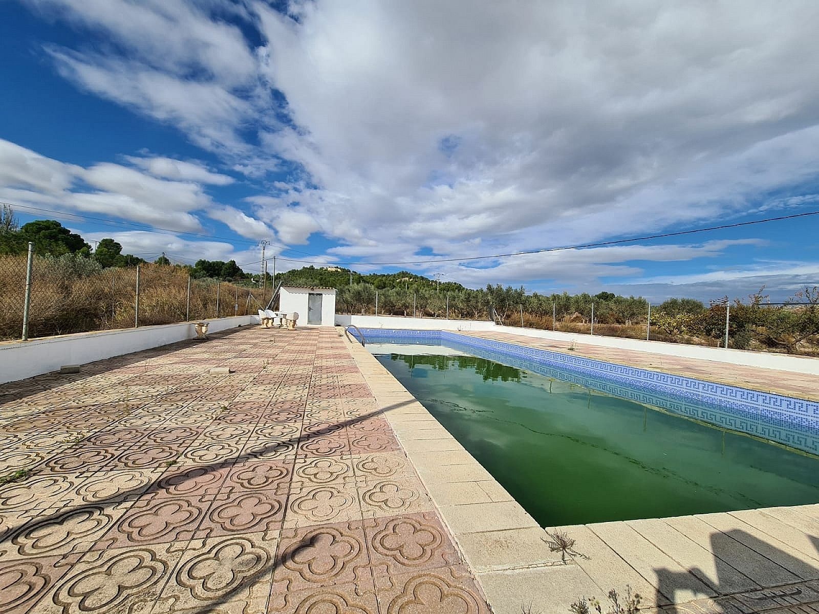 Resale - 4 Bedroom 2 Bathroom Country house in Sax -  - Alicante
