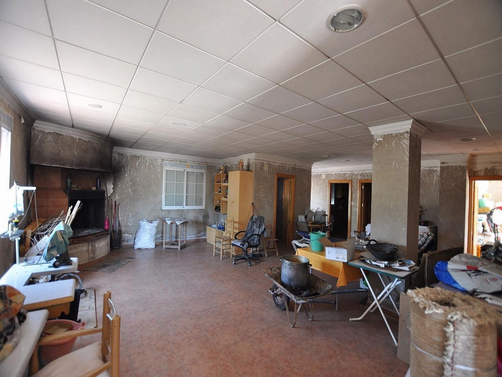 Resale - 8 Bedroom 3 Bathroom Villa in Sax -  - Alicante