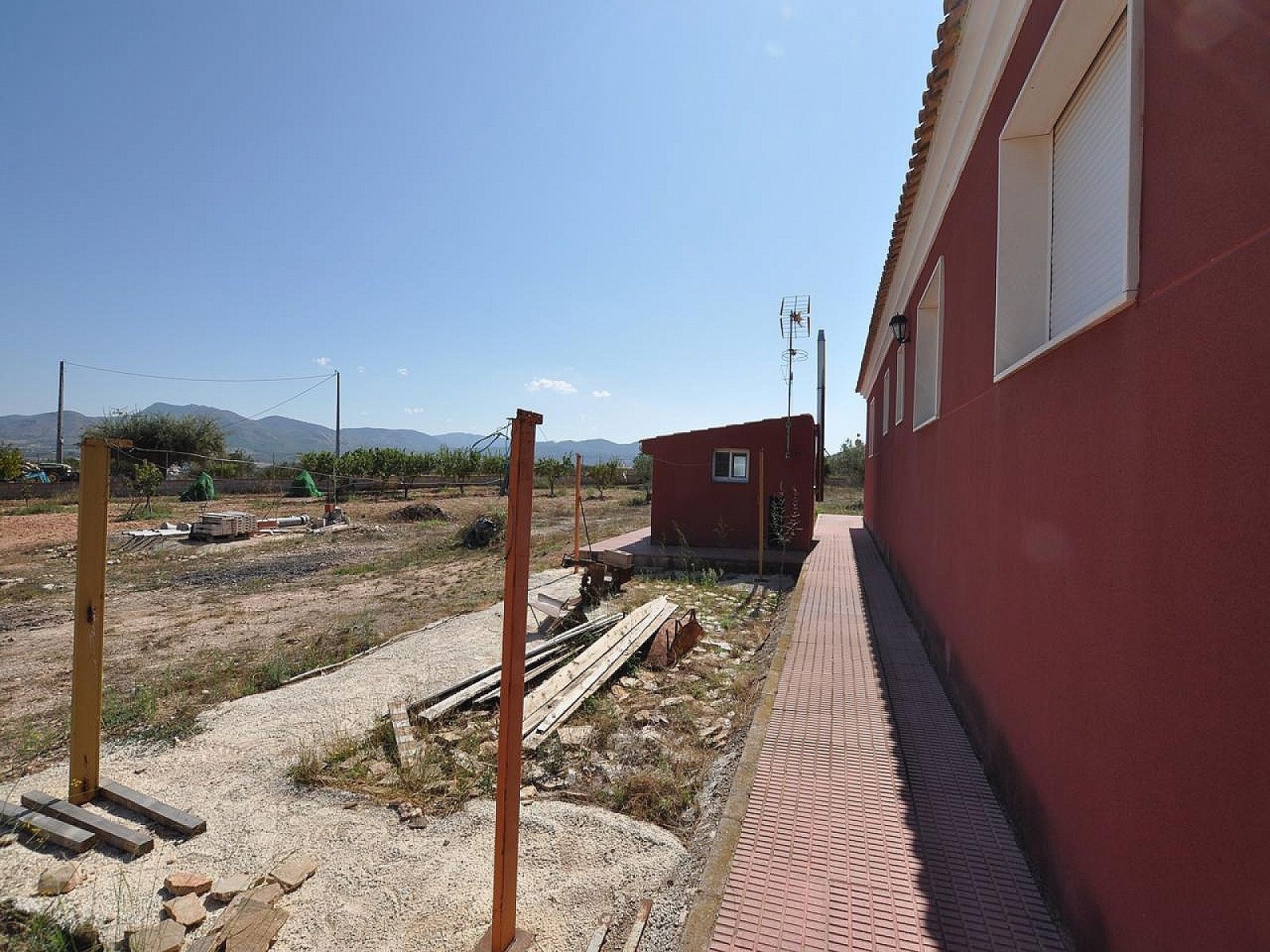 Resale - 8 Bedroom 3 Bathroom Villa in Sax -  - Alicante