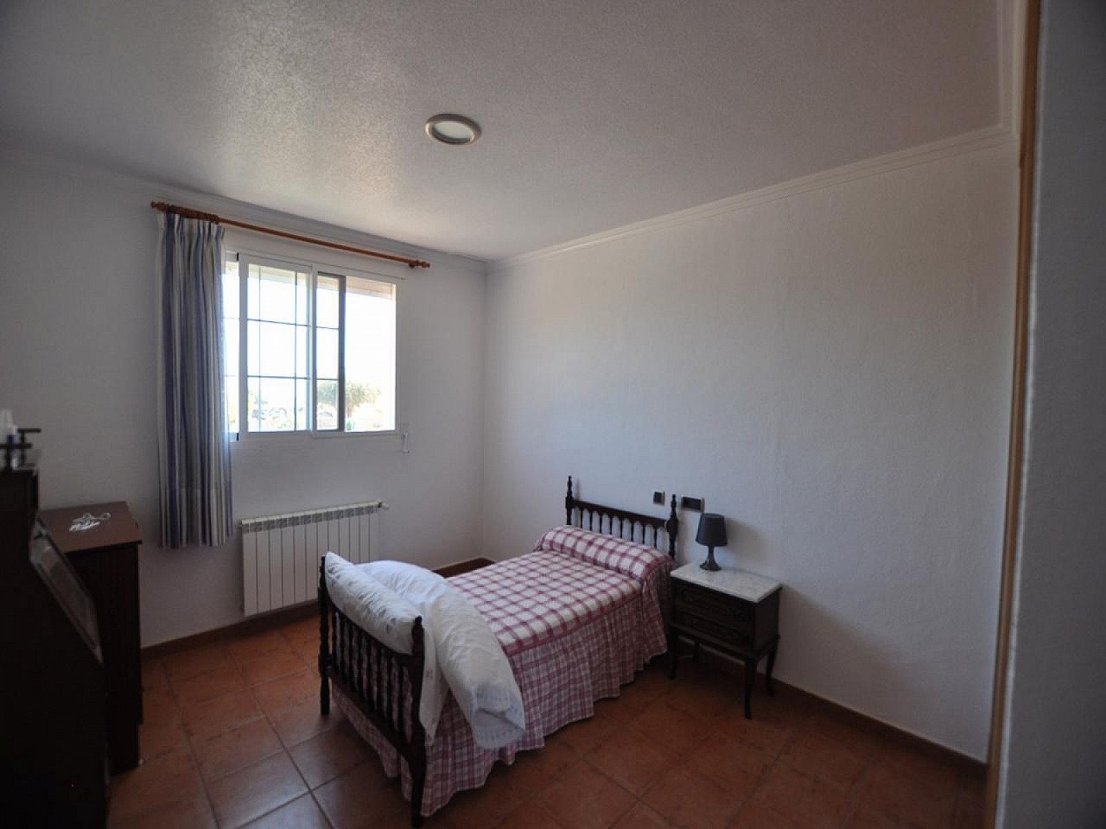 Resale - 8 Bedroom 3 Bathroom Villa in Sax -  - Alicante