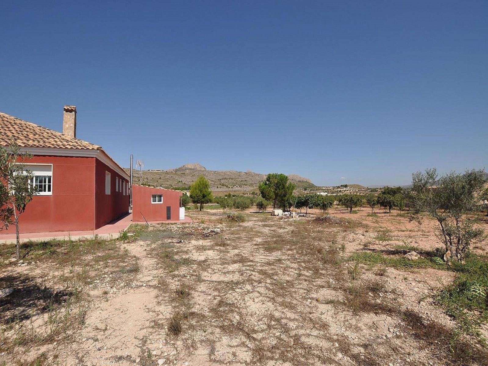 Resale - 8 Bedroom 3 Bathroom Villa in Sax -  - Alicante