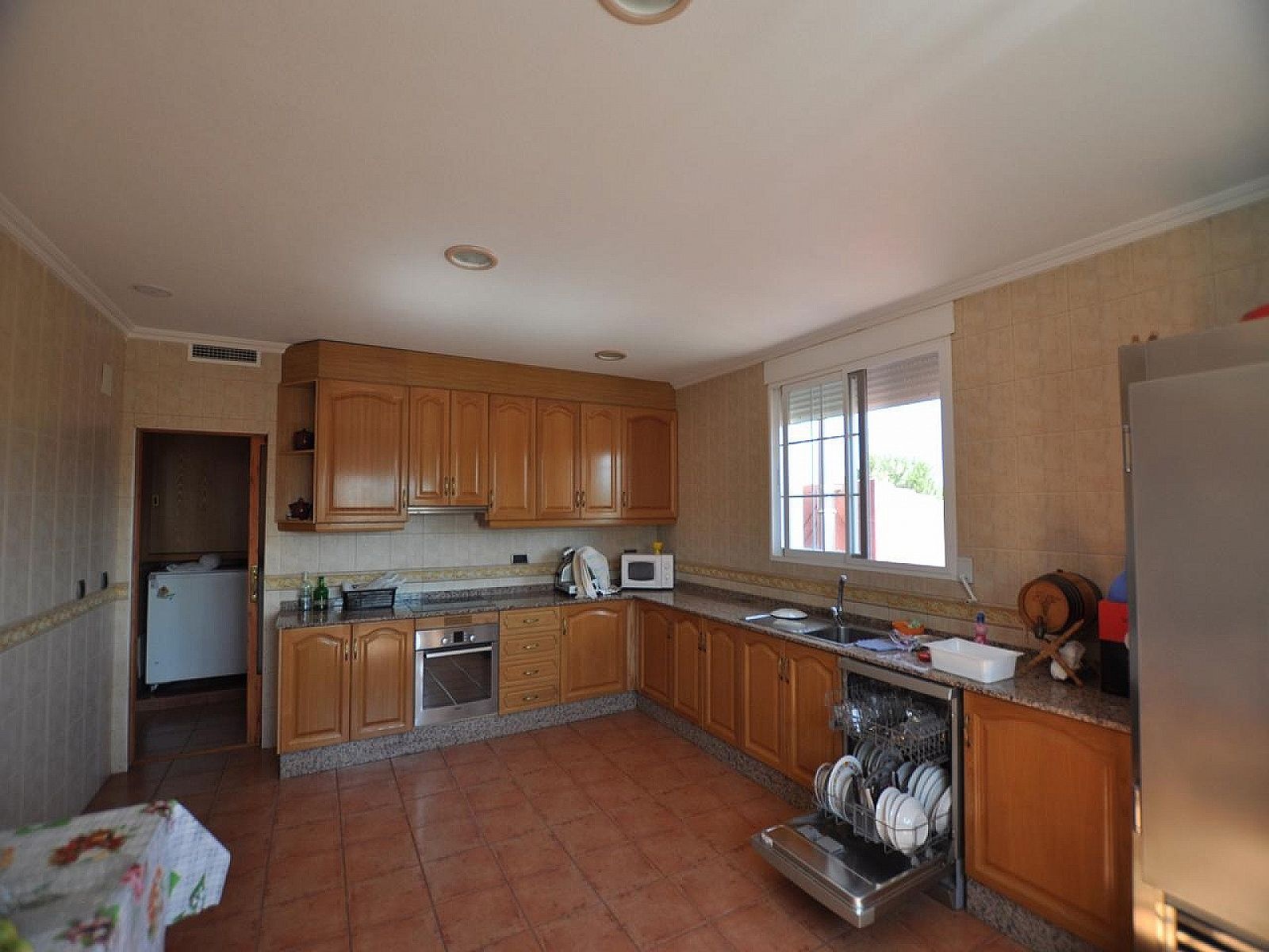 Resale - 8 Bedroom 3 Bathroom Villa in Sax -  - Alicante