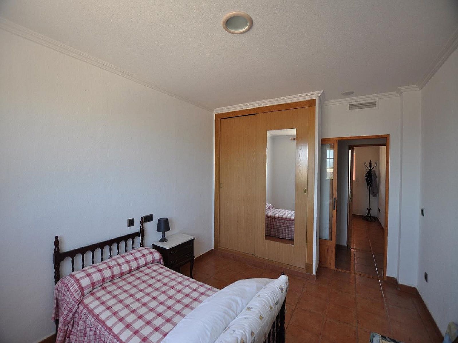 Resale - 8 Bedroom 3 Bathroom Villa in Sax -  - Alicante