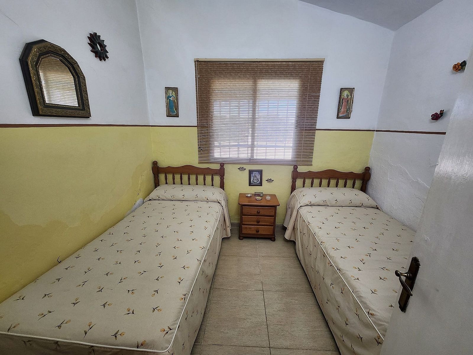 Resale - 2 Bedroom 1 Bathroom Villa in Villena -  - Alicante