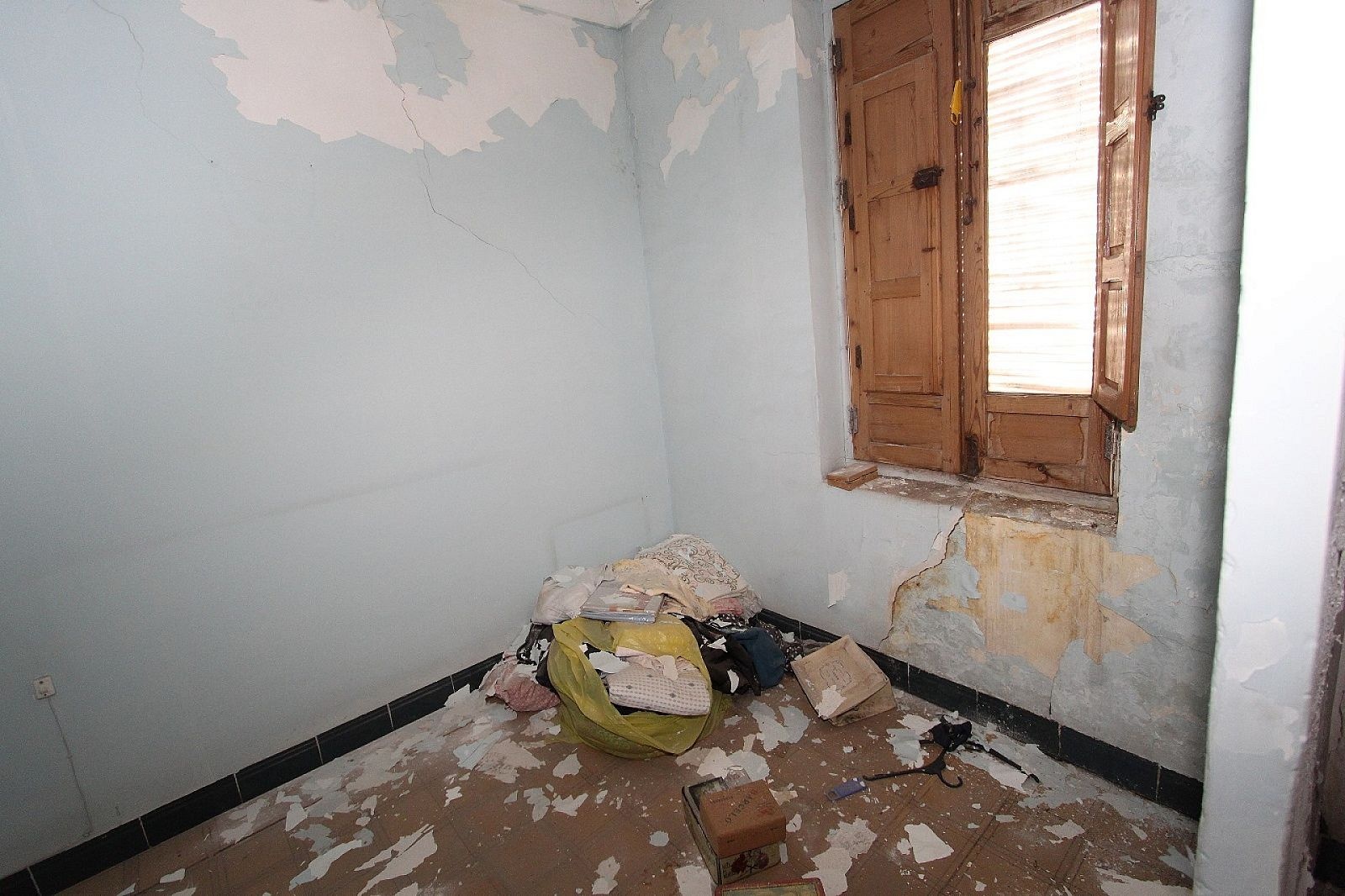 Resale - 6 Bedroom 1 Bathroom Townhouse in Villena -  - Alicante