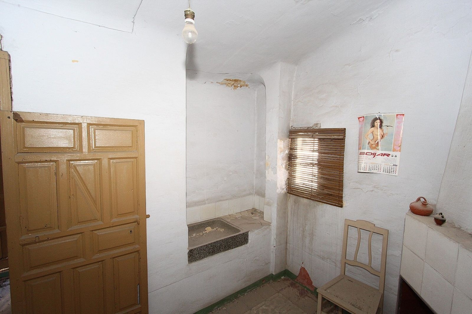 Resale - 6 Bedroom 1 Bathroom Townhouse in Villena -  - Alicante