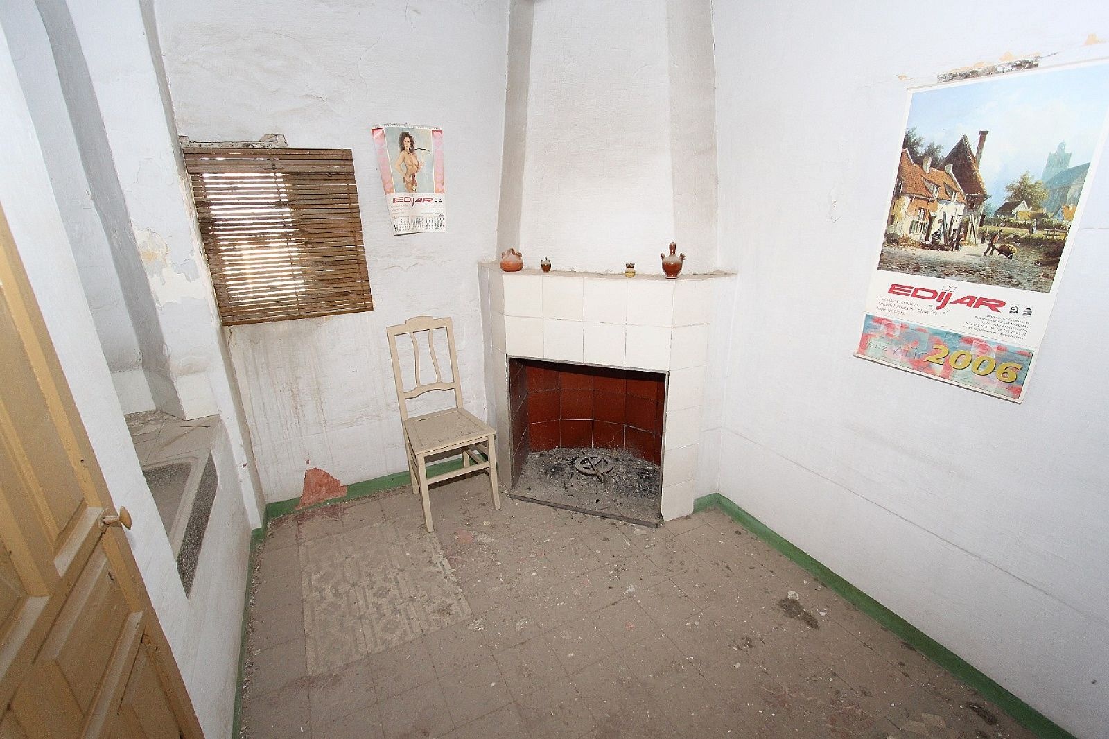 Resale - 6 Bedroom 1 Bathroom Townhouse in Villena -  - Alicante