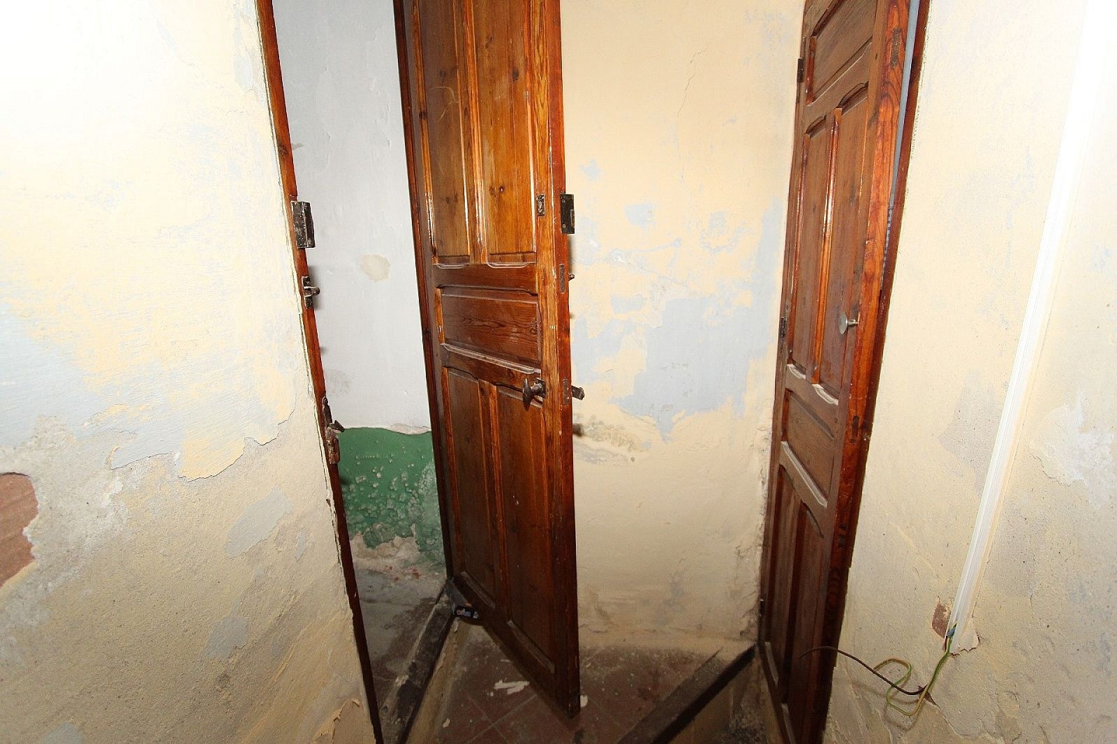 Resale - 6 Bedroom 1 Bathroom Townhouse in Villena -  - Alicante