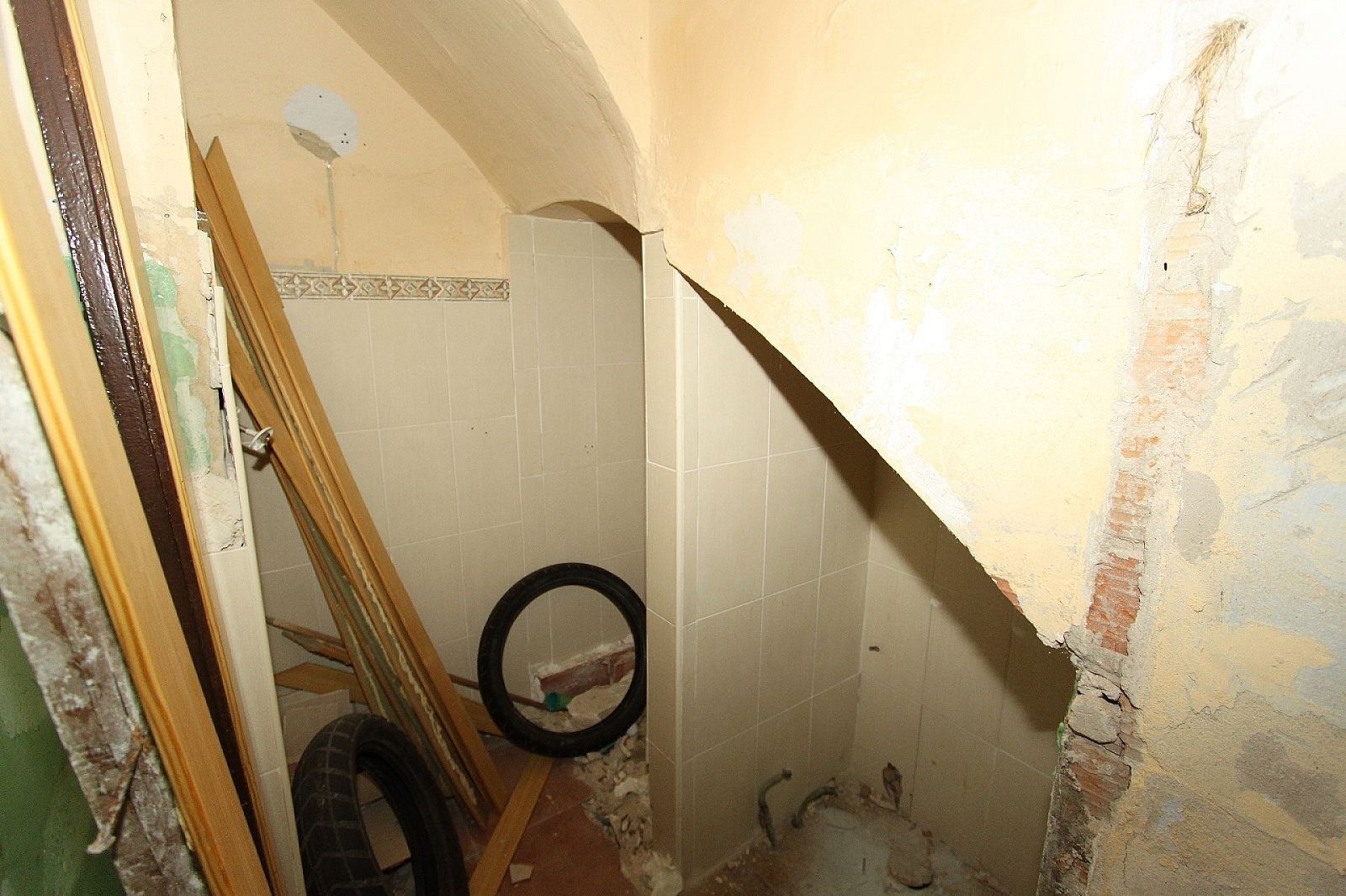Resale - 6 Bedroom 1 Bathroom Townhouse in Villena -  - Alicante