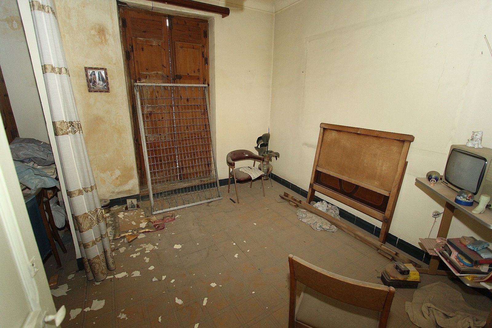 Resale - 6 Bedroom 1 Bathroom Townhouse in Villena -  - Alicante